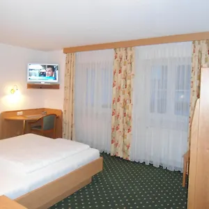 Hotel Hutzenthaler, Bruckberg